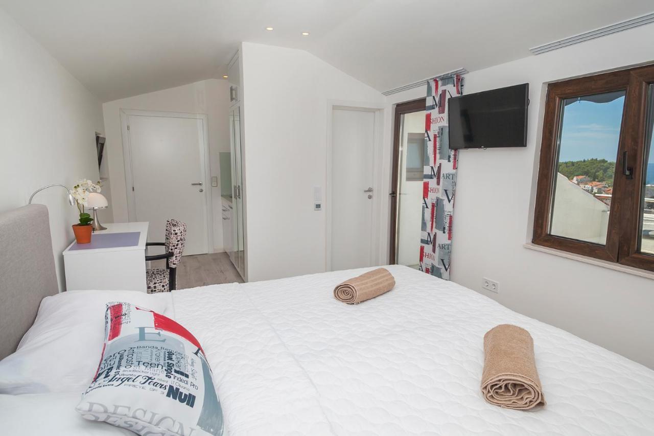 Apartment Mona 2 *