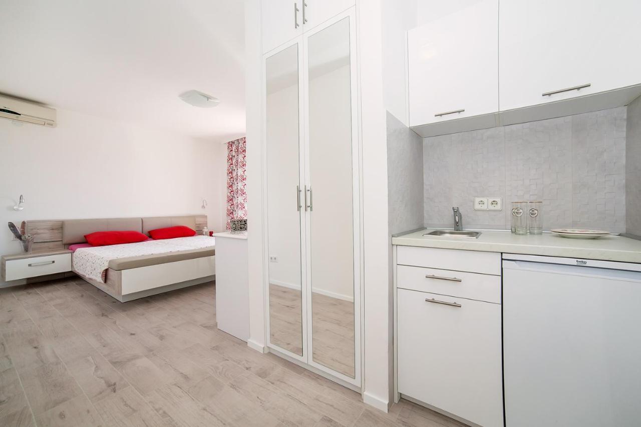 Mona 2 Apartment Budva