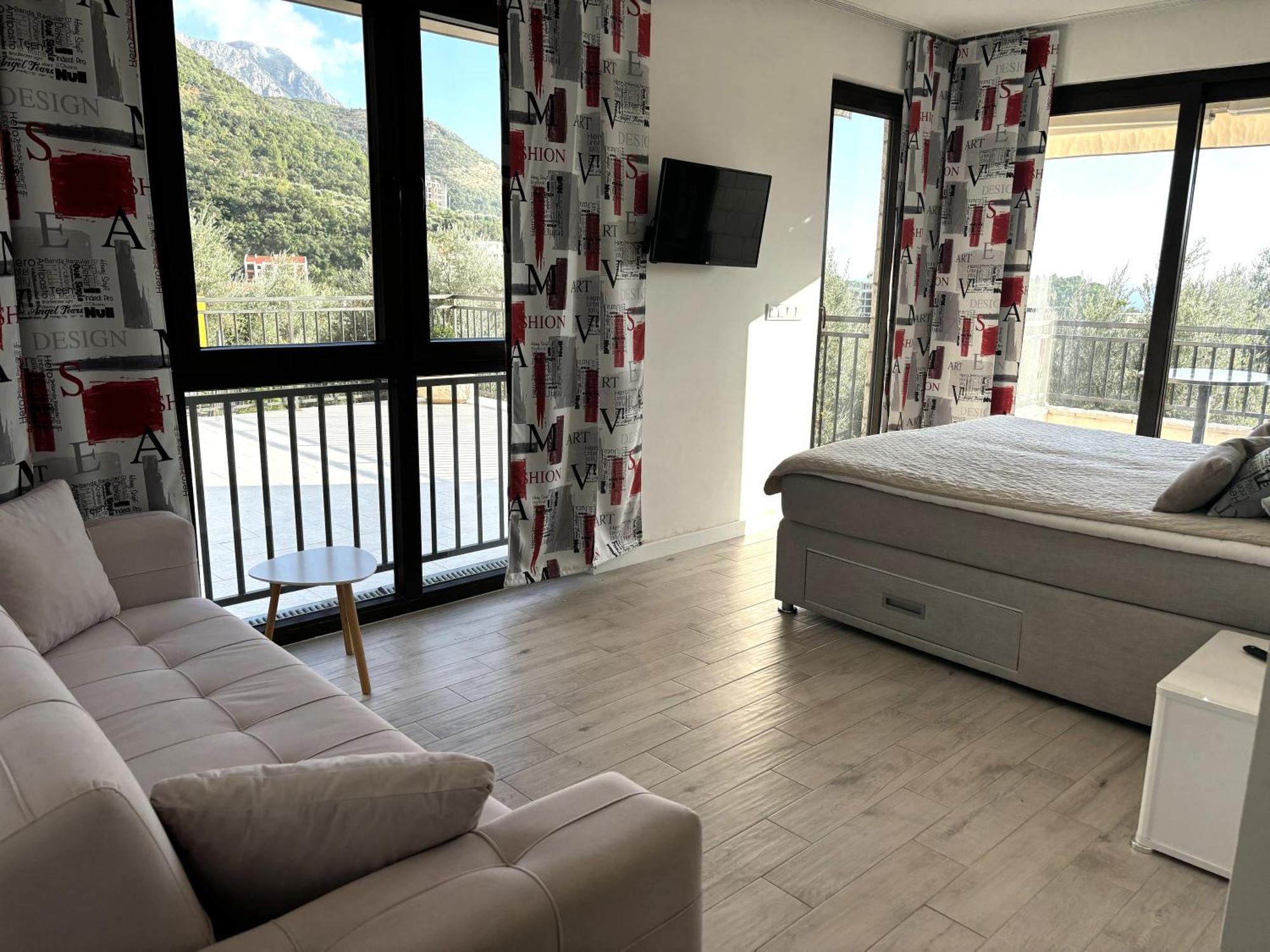 Apartment Mona 2 *