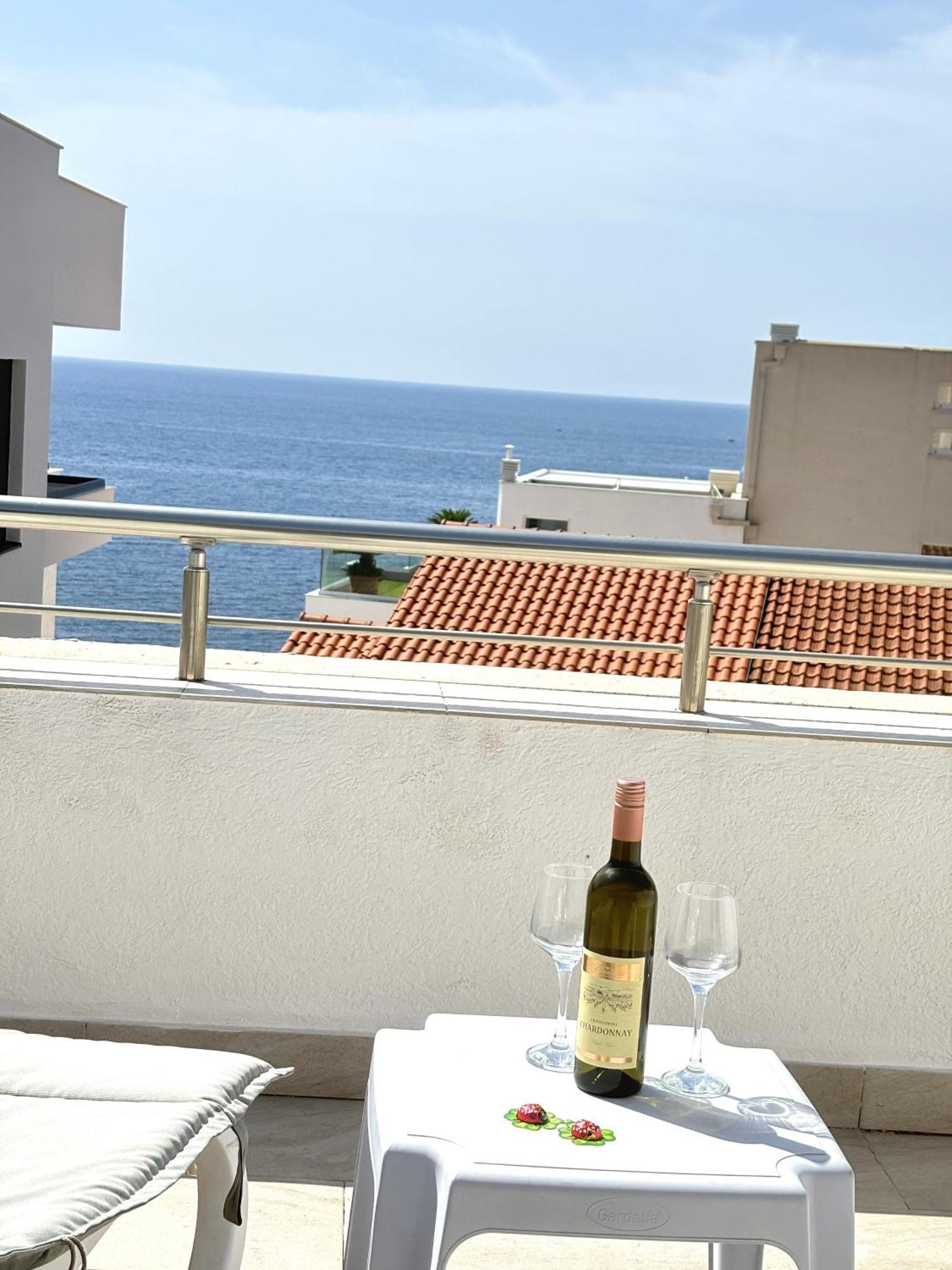Apartment Mona 2 *