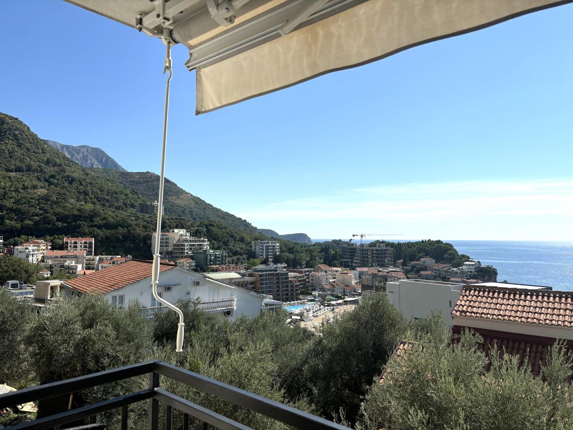 Apartment Mona 2 *